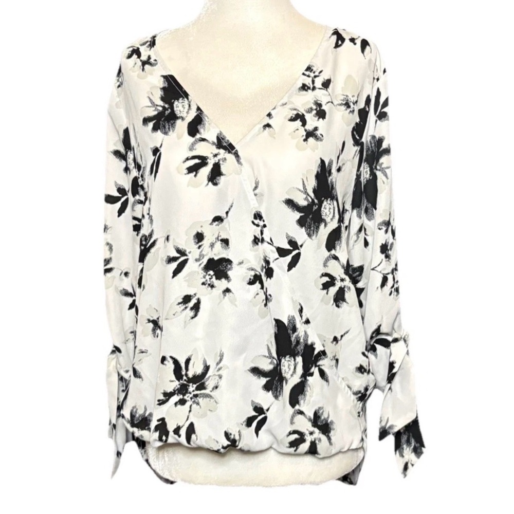 Chic Floral V-Neck Blouse